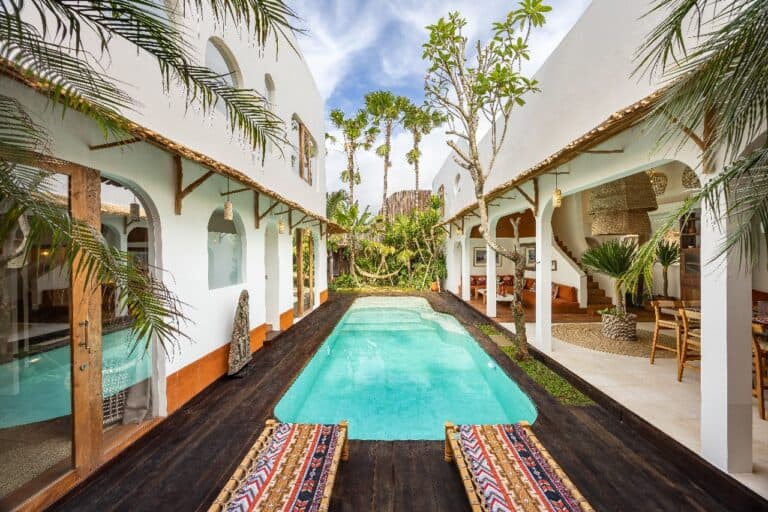 LUXURY 4 BEDROOM VILLA WITH EXOTIC GARDENS FOR SALE IN UMALAS BE-725