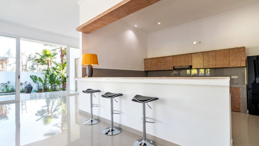 05 mas 1 minibar a
