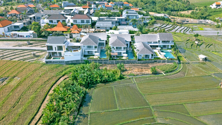 READY NOW 4 BEDROOM VILLA FOR SALE LEASEHOLD IN CANGGU BE- 1217(1)