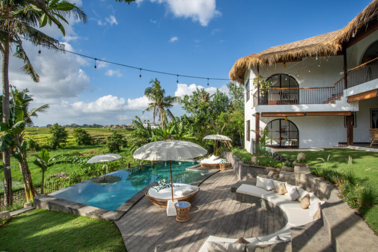 RICE FIELD VIEW 6 BEDROOM VILLA FOR SALE LEASEHOLD IN BABAKAN CANGGU BE-1249 (1)