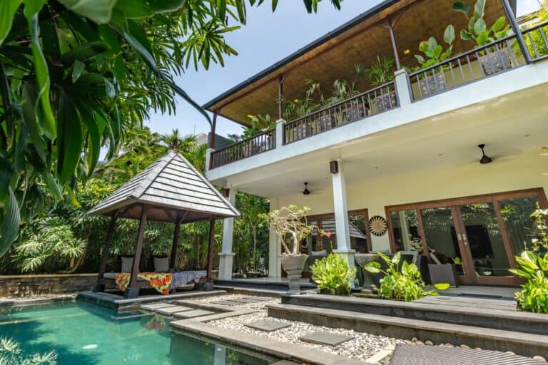 MODERN TROPICAL 2 BEDROOM VILLA FOR SALE LEASEHOLD IN SEMINYAK BE-1465 (32)