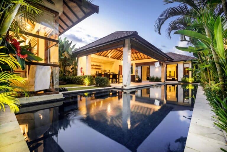 MODERN BALINESE VILLA 5 BEDROOM VILLA FOR SALE LEASEHOLD IN SEMINYAK BE-1929 (1)