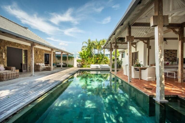 TROPICAL BALINESE DESIGN 3 BEDROOM VILLA FOR SALE LEASEHOLD IN SEMINYAK BE-2012 (1)